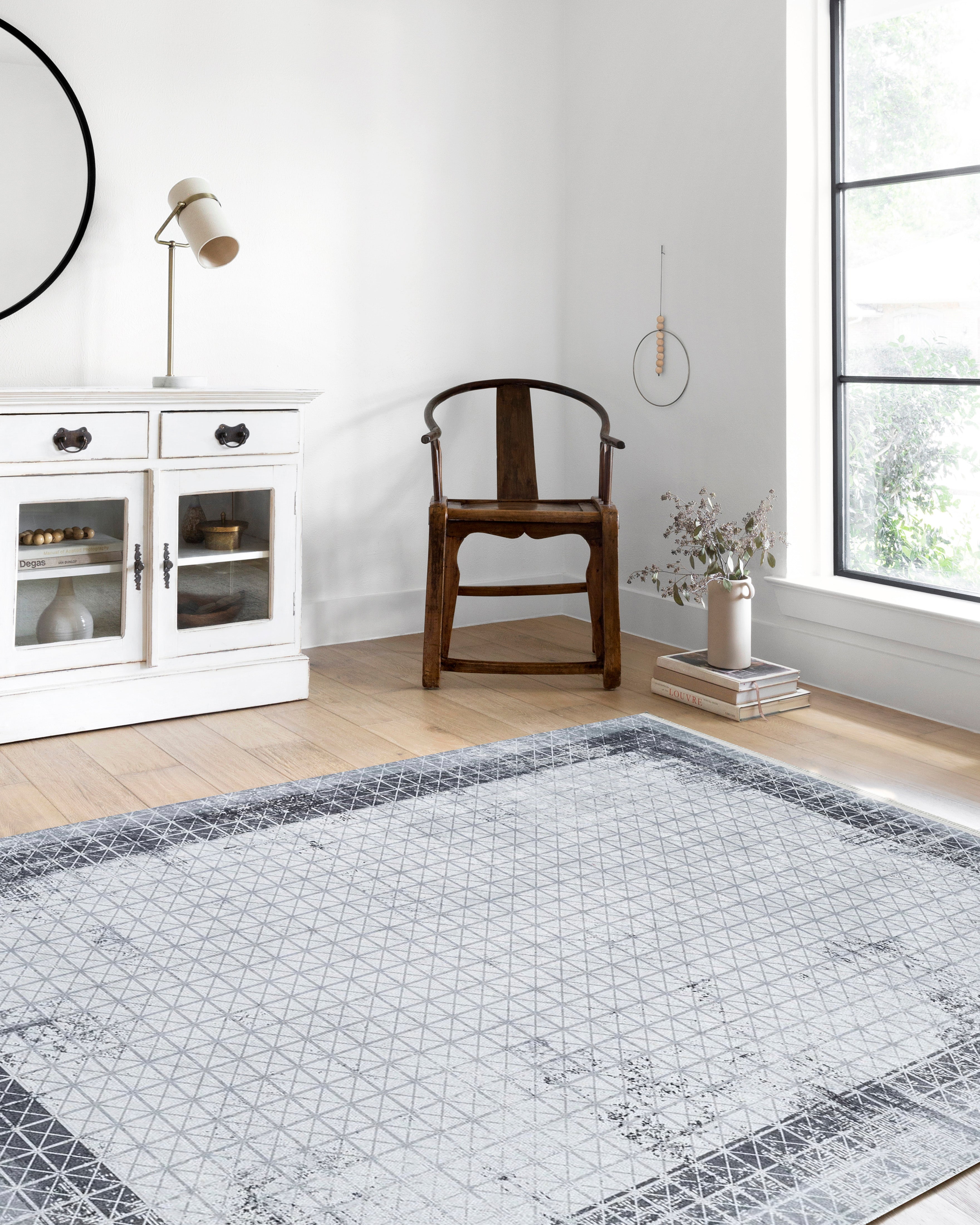 Açık Gri Geometrik Desenli Kontrastlı Çerçeve Halı