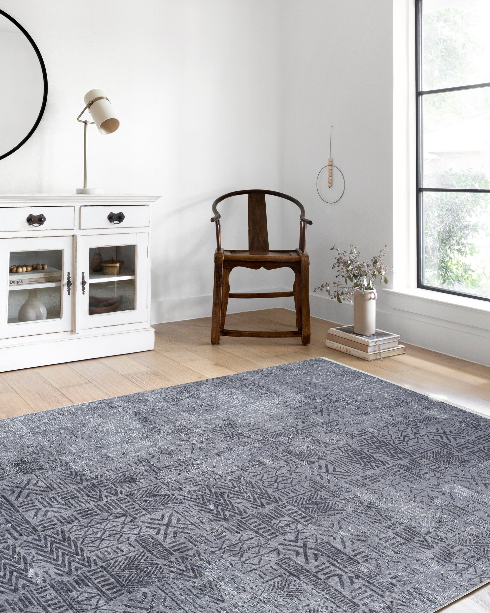 Koyu Gri Etnik Geometrik Desenli Modern Halı