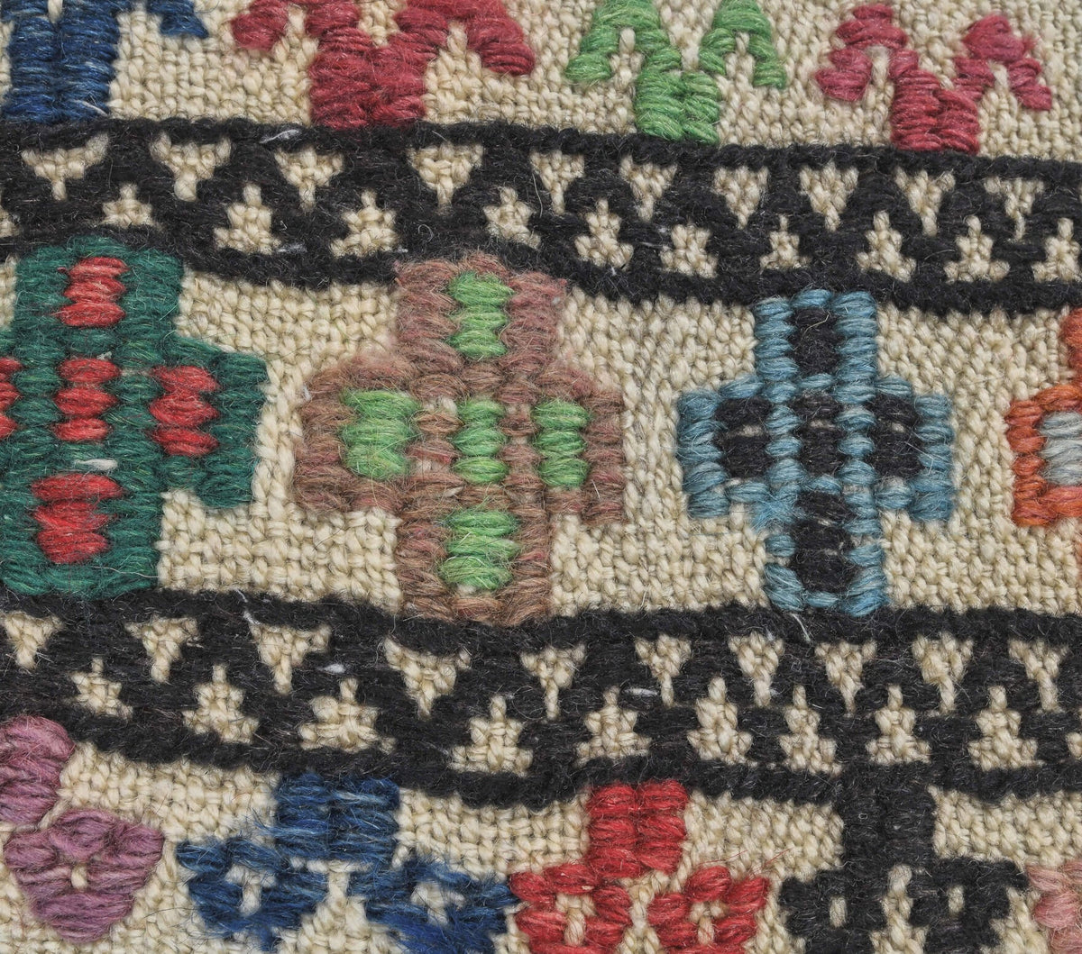 El yapımı vintage yolluk 74x305 cm tribal desenli yün - mekan görünümü
