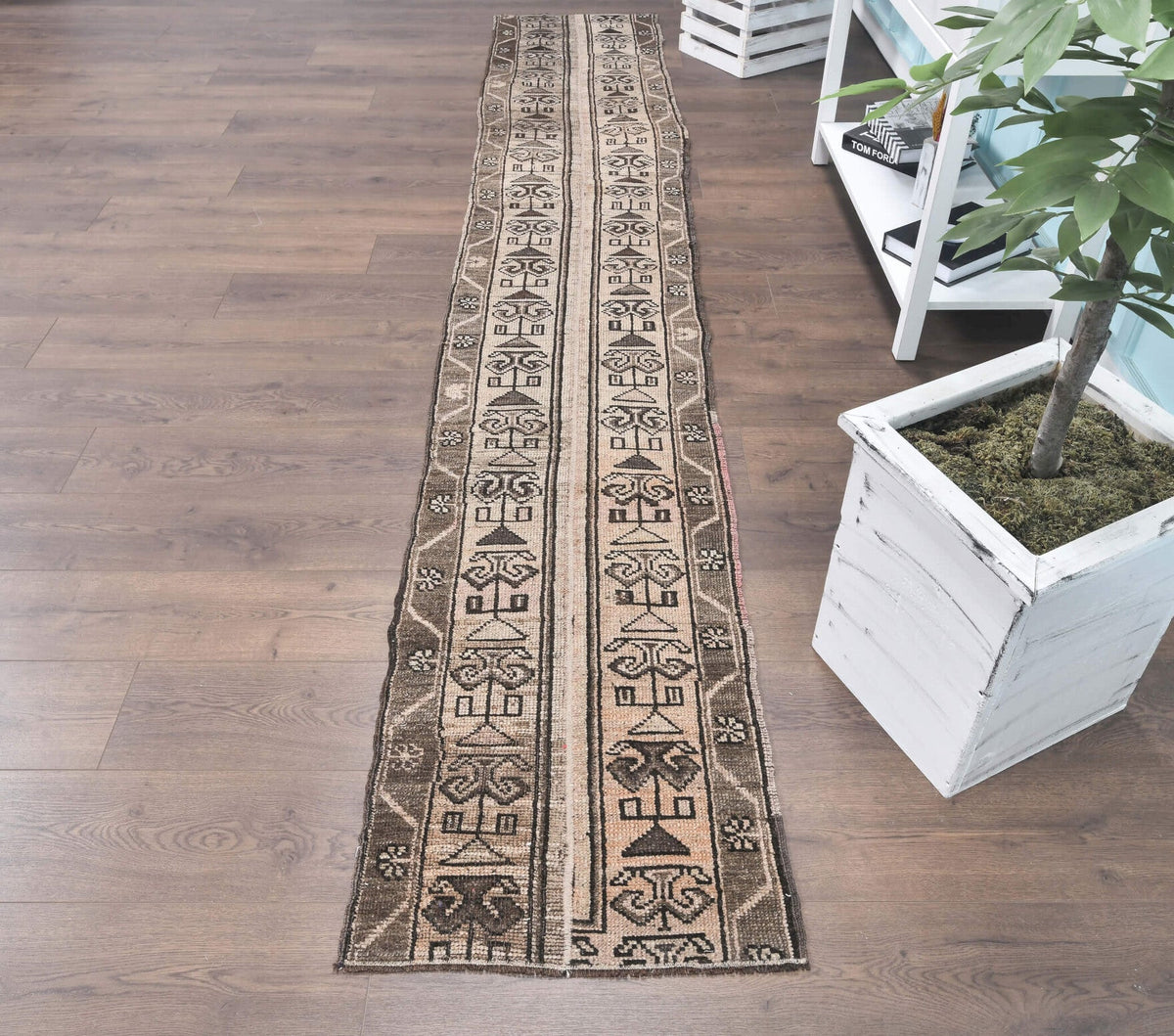 55x345 cm turuncu ve kahverengi ikat desenli patchwork vintage yolluk – üstten tam görünüm