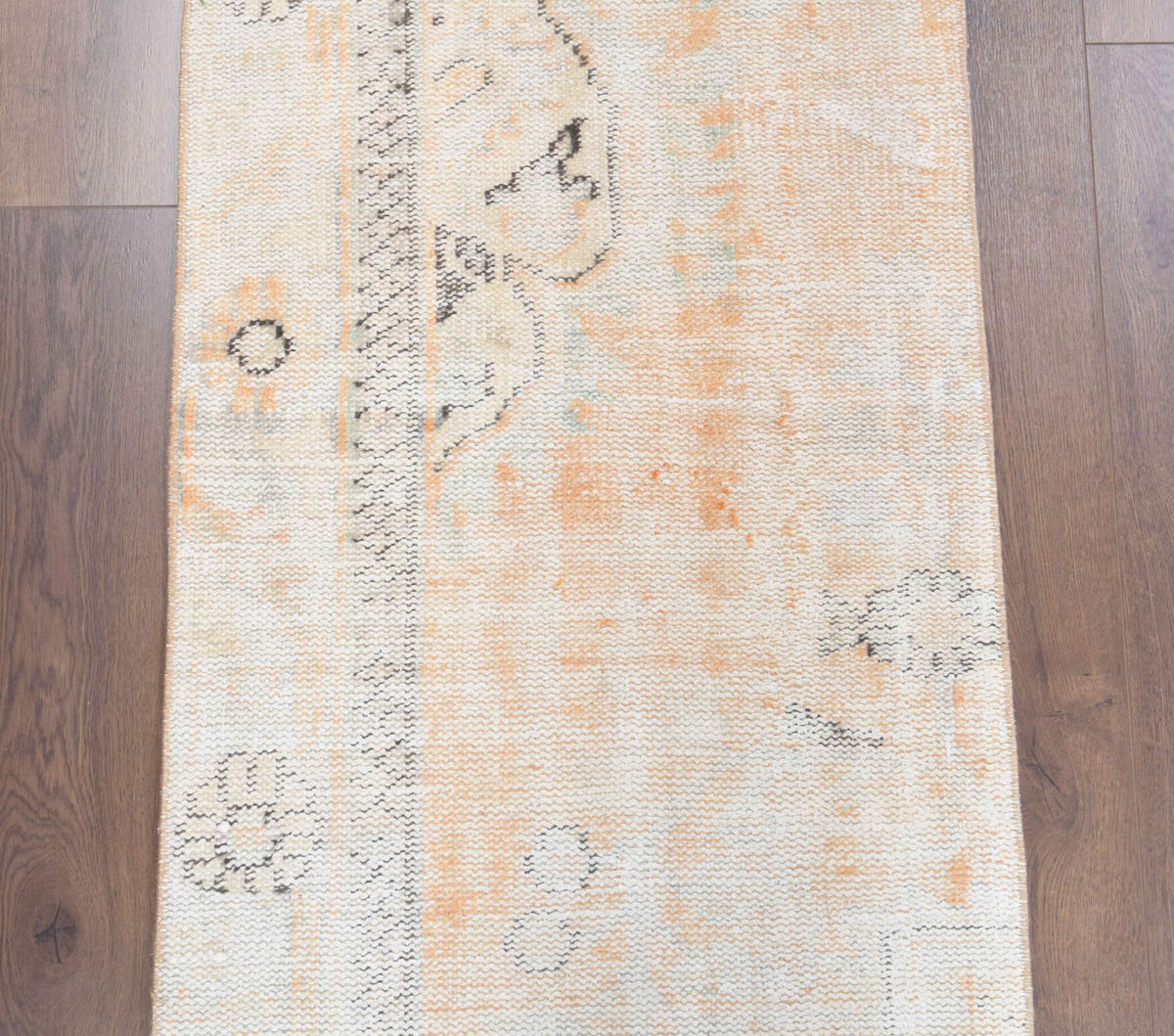 El yapımı vintage halı 66x135 cm soyut desenli yün - kenar ve saçak detayı