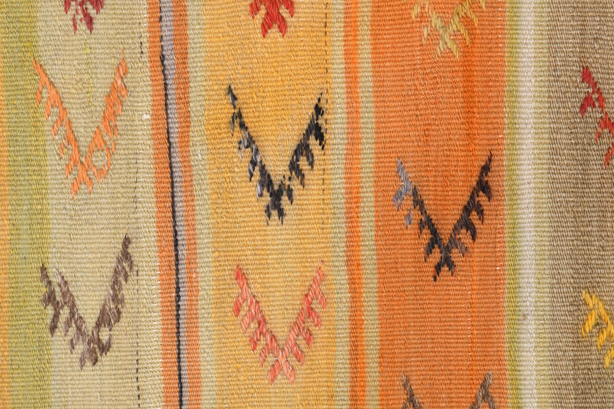 El yapımı vintage halı 66x127 cm çizgili desenli yün - kenar ve saçak detayı