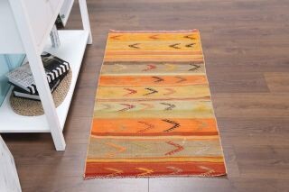 El yapımı vintage halı 66x127 cm çizgili desenli yün - üstten görünüm