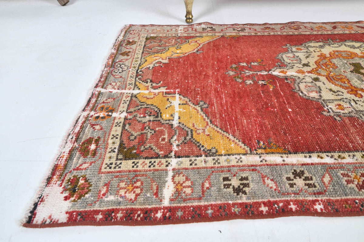 El yapımı vintage halı 61x122 cm oryantal desenli yün - yakın çekim doku detayı