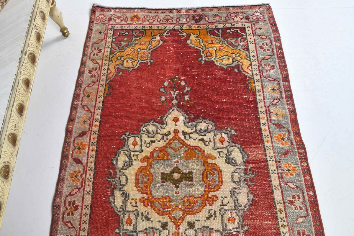El yapımı vintage halı 61x122 cm oryantal desenli yün - mekan görünümü
