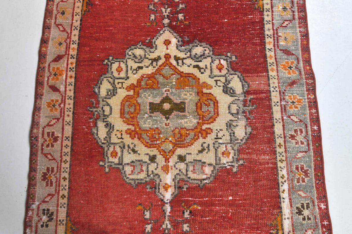 El yapımı vintage halı 61x122 cm oryantal desenli yün - üstten görünüm