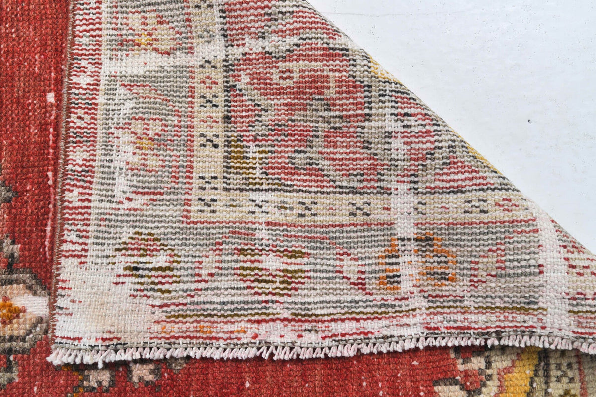 El yapımı vintage halı 61x122 cm oryantal desenli yün - farklı açıdan görünüm