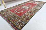 1970'lerden Anadolu kökenli oryantal desenli el dokuma vintage halı, 65x141 cm