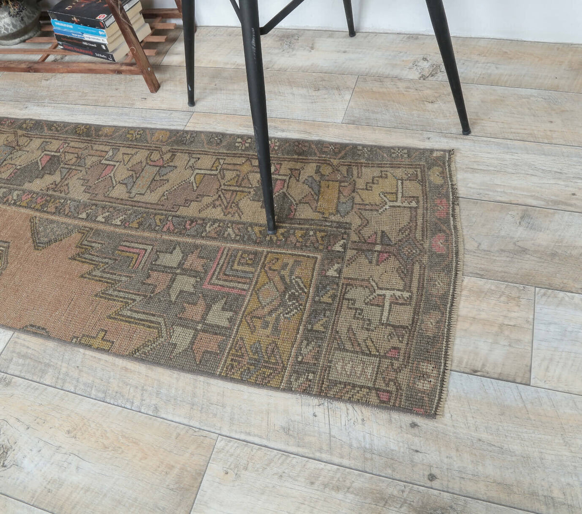 El yapımı vintage yolluk 51x218 cm bordürlü desenli yün - yakın çekim doku detayı