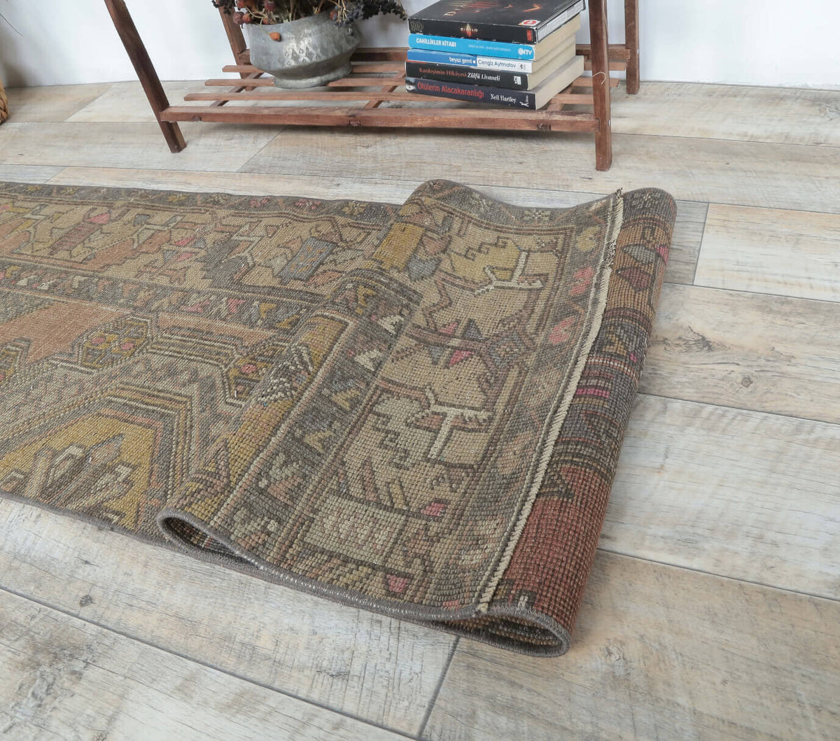 El yapımı vintage yolluk 51x218 cm bordürlü desenli yün - üstten görünüm
