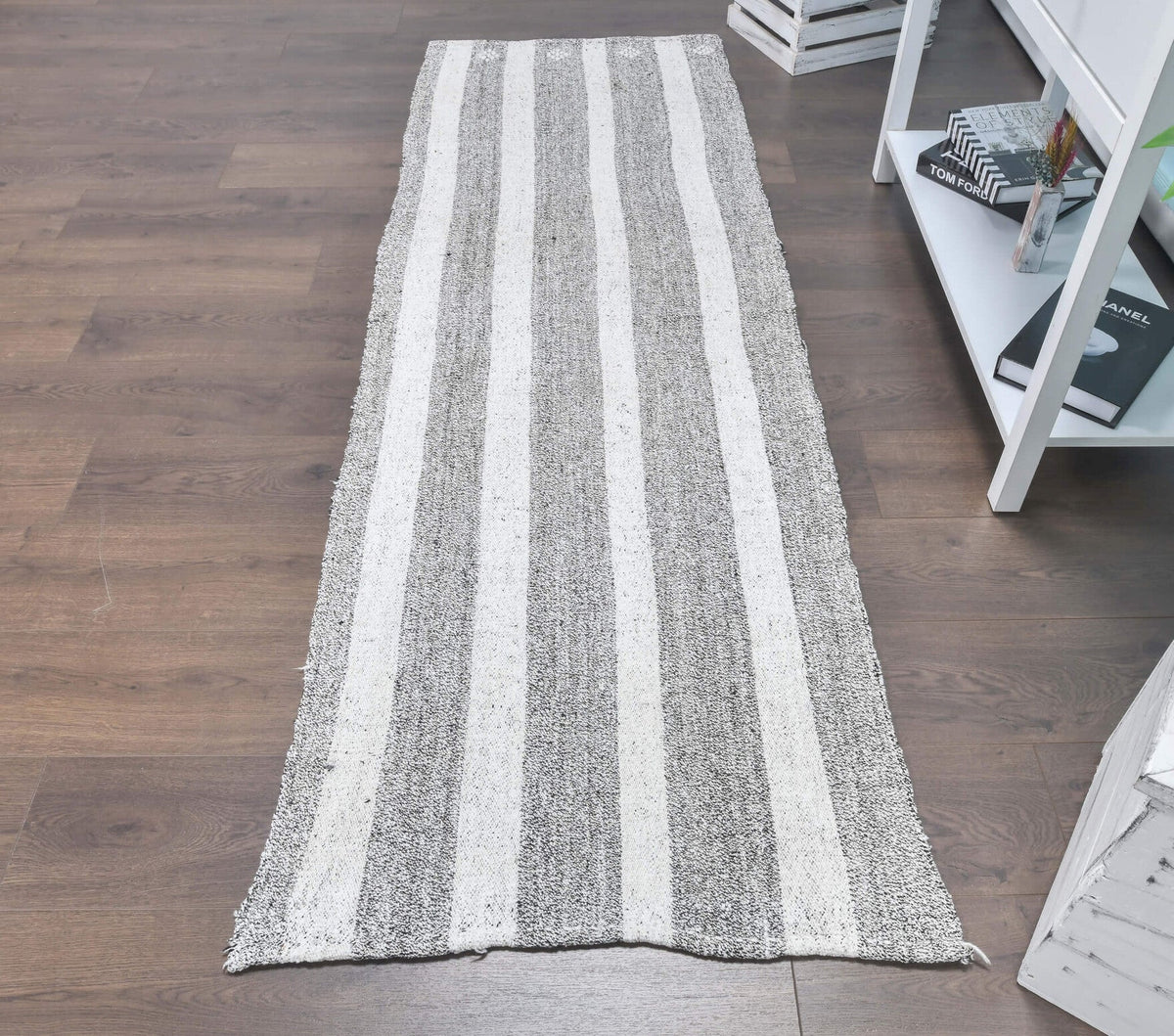 El yapımı vintage yolluk 74x229 cm çizgili desenli yün - ışık altında renk detayı
