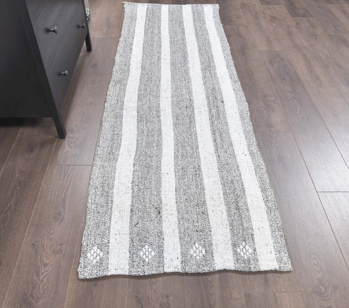 El yapımı vintage yolluk 74x229 cm çizgili desenli yün - kenar ve saçak detayı