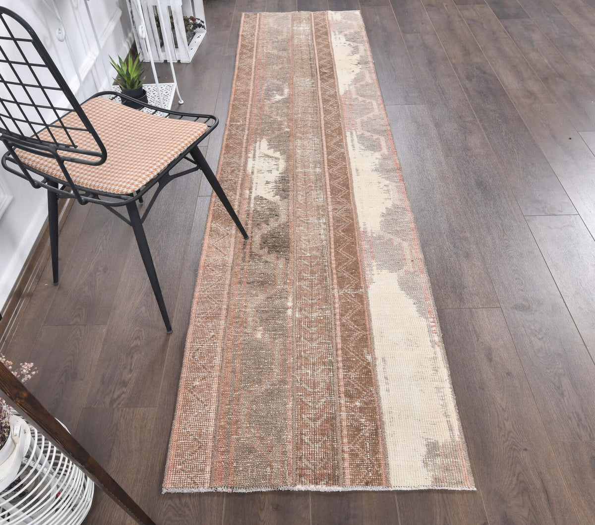 El yapımı vintage yolluk 74x287 cm bordürlü desenli yün - yakın çekim doku detayı