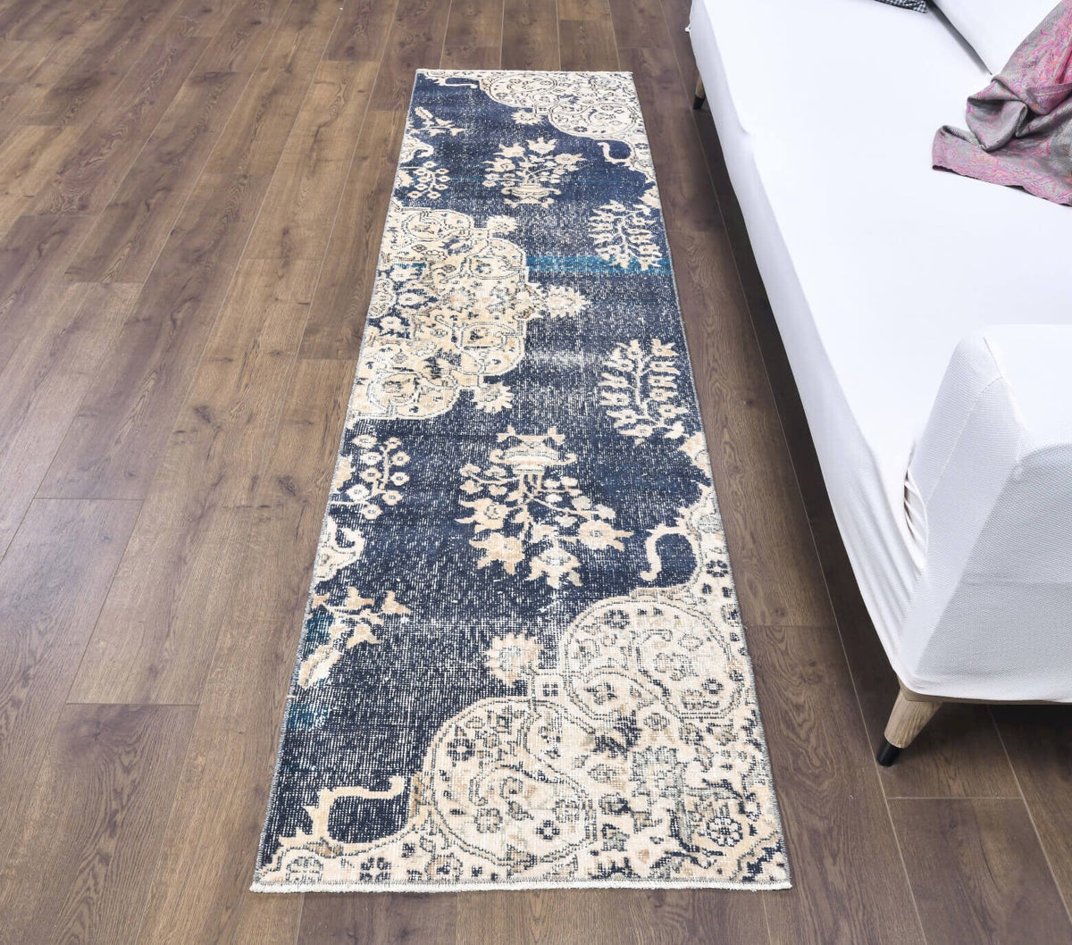 El yapımı vintage yolluk 61x244 cm çiçek desenli desenli yün - yakın çekim doku detayı