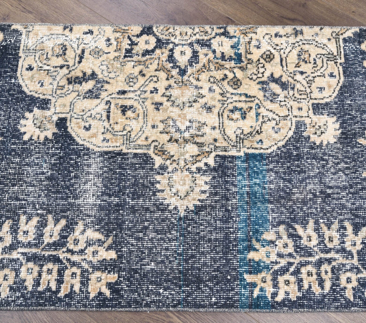 El yapımı vintage yolluk 61x244 cm çiçek desenli desenli yün - açık alan görünümü