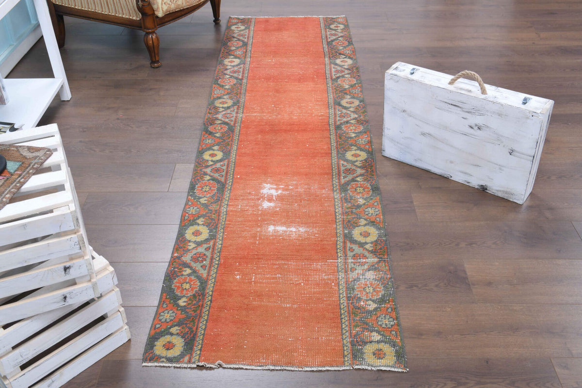 El yapımı vintage yolluk 74x259 cm bordürlü desenli yün - ışık altında renk detayı