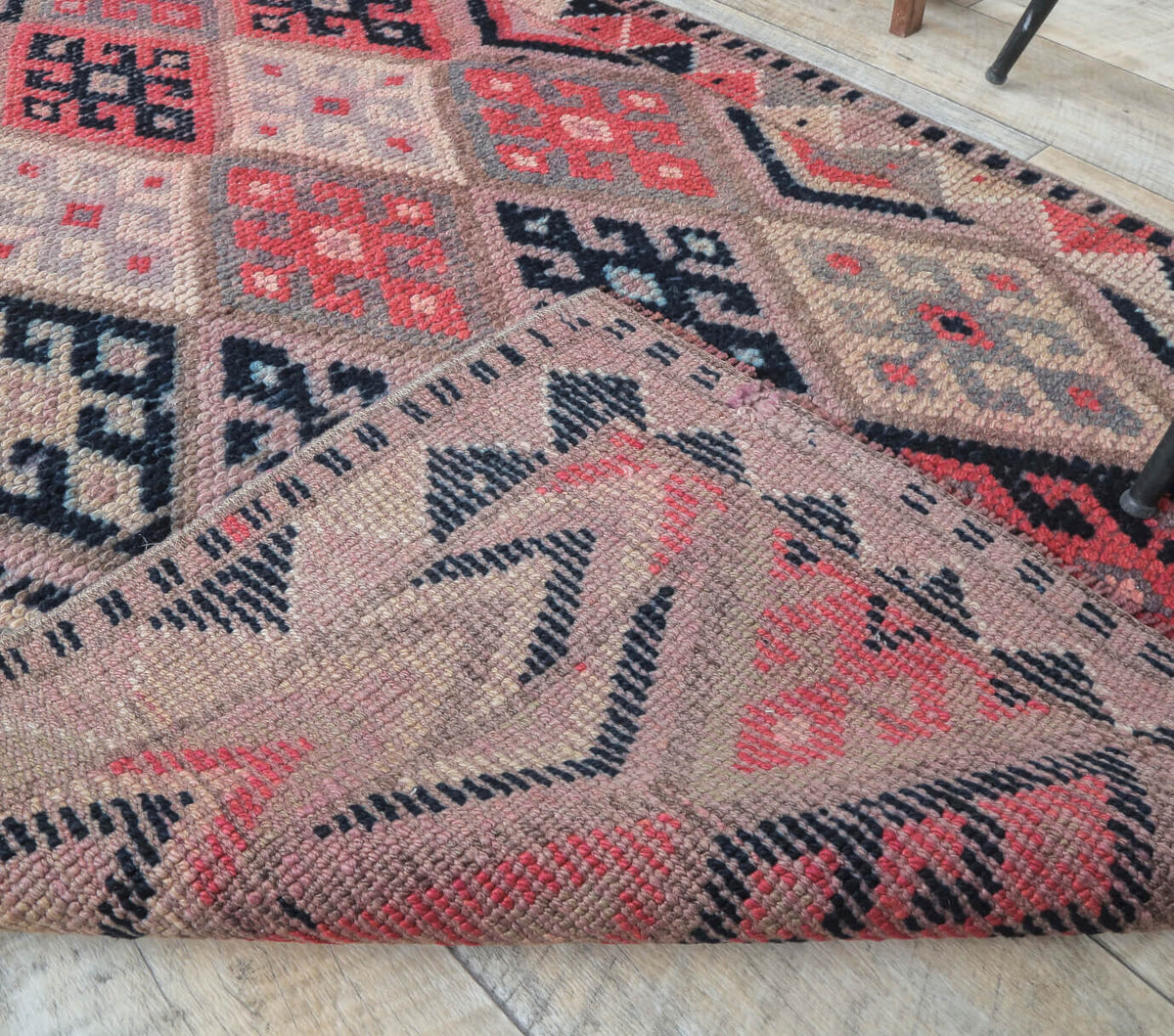 El yapımı vintage yolluk 89x310 cm geometrik desenli yün - mekan görünümü