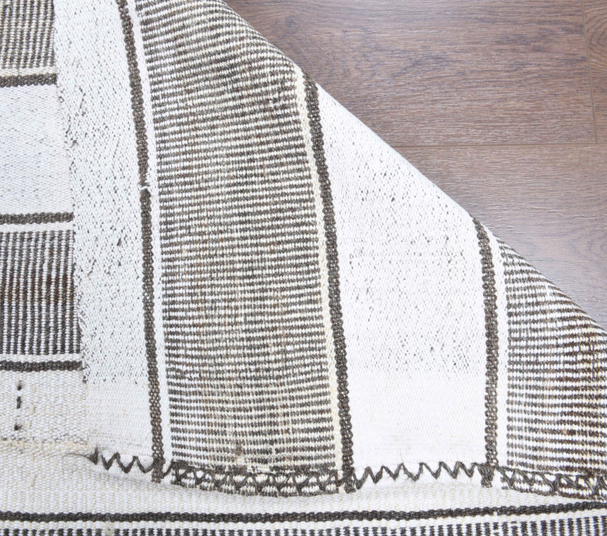 El yapımı vintage yolluk 91x340 cm kilim desenli yün - kenar ve saçak detayı