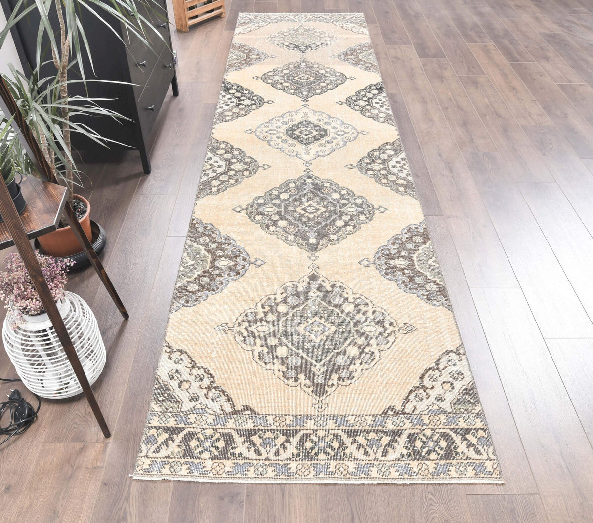 El yapımı vintage yolluk 97x381 cm geometrik desenli yün - yakın çekim doku detayı