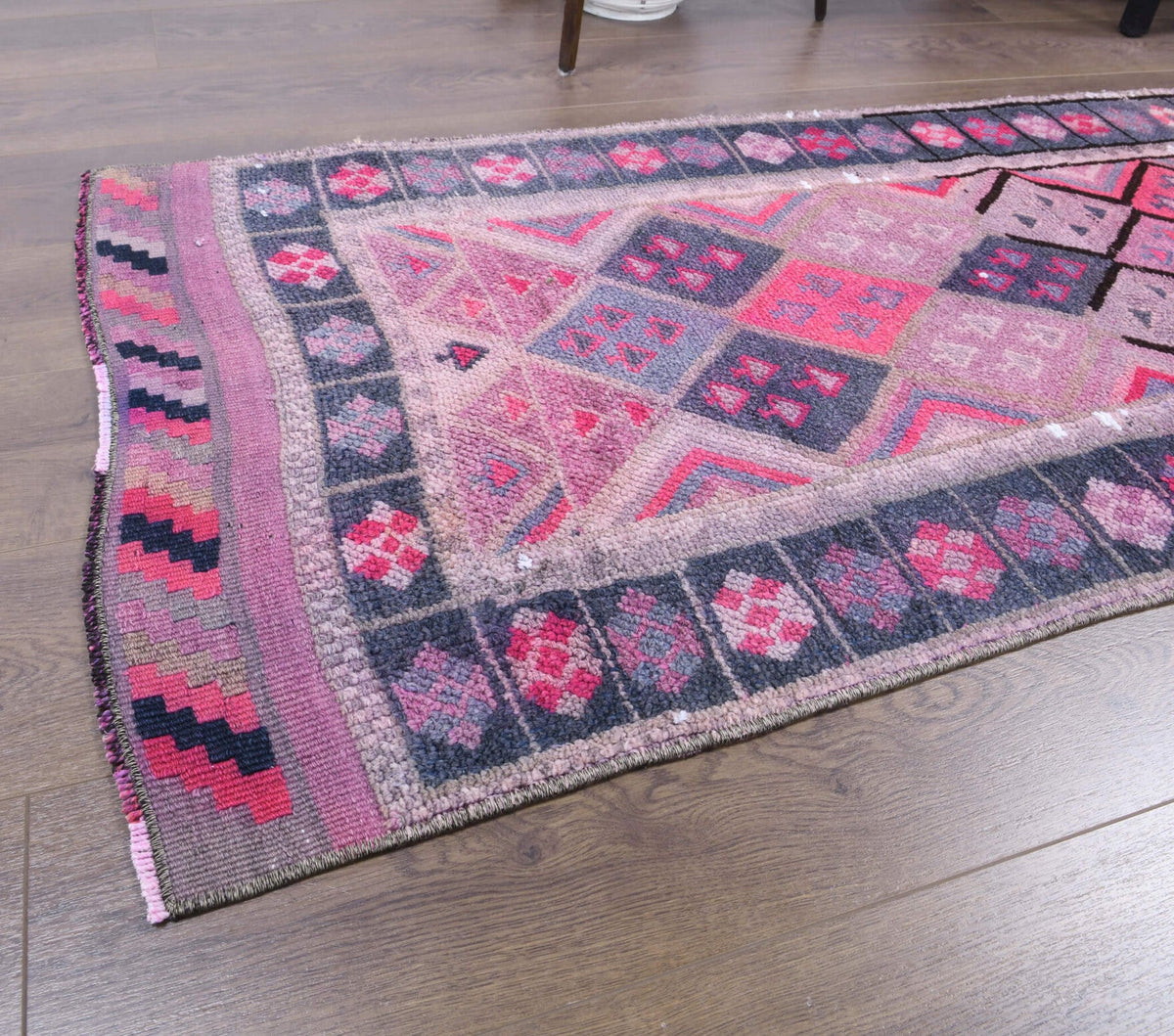 El yapımı vintage yolluk 61x396 cm bordürlü desenli yün - üstten görünüm