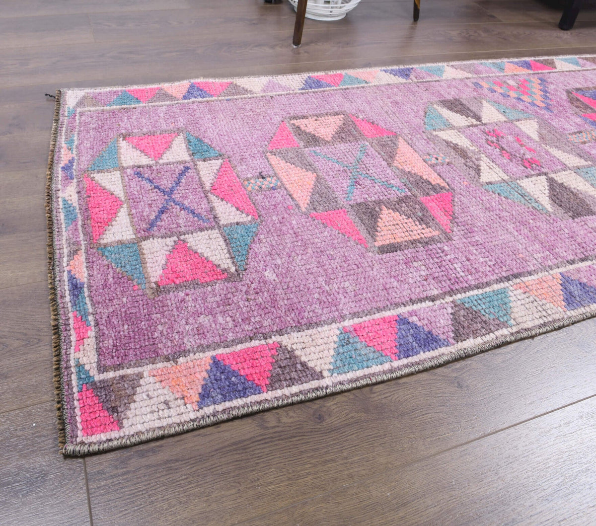 El yapımı vintage yolluk 61x366 cm geometrik desenli yün - üstten görünüm