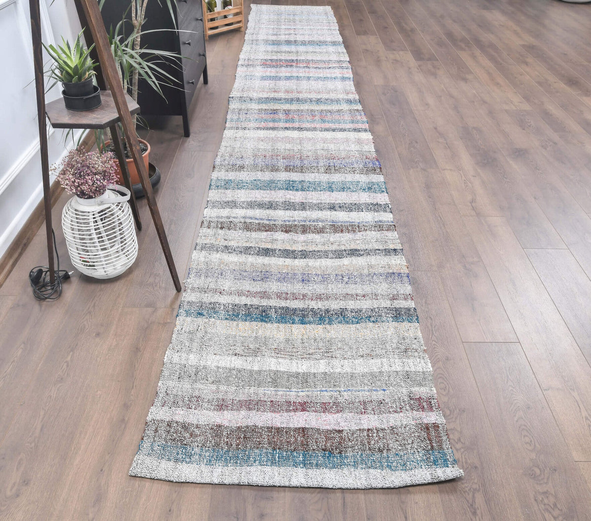 El yapımı vintage yolluk 79x508 cm çizgili desenli yün - üstten görünüm