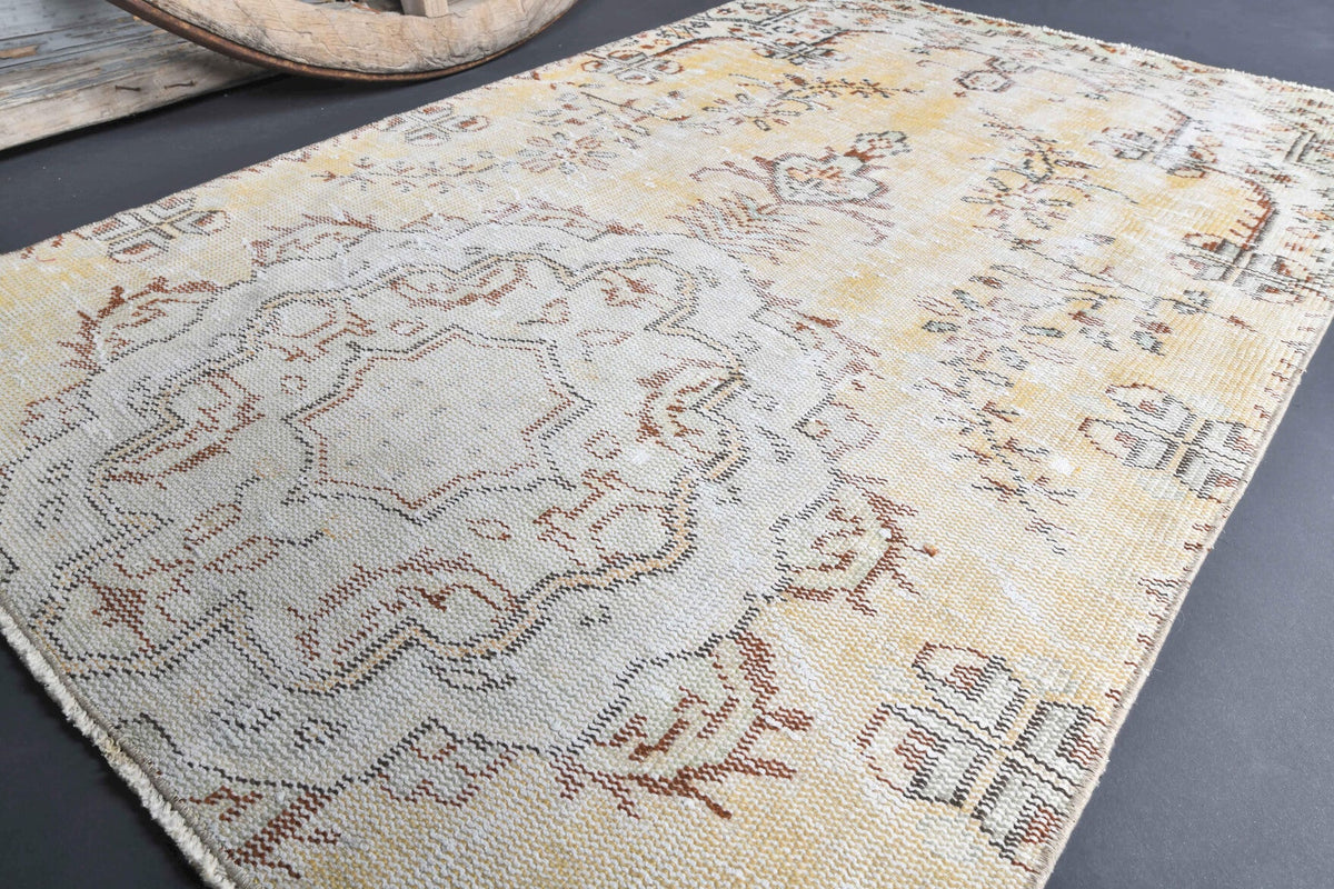 El yapımı vintage halı 94x150 cm çiçek desenli desenli yün - yakın çekim doku detayı