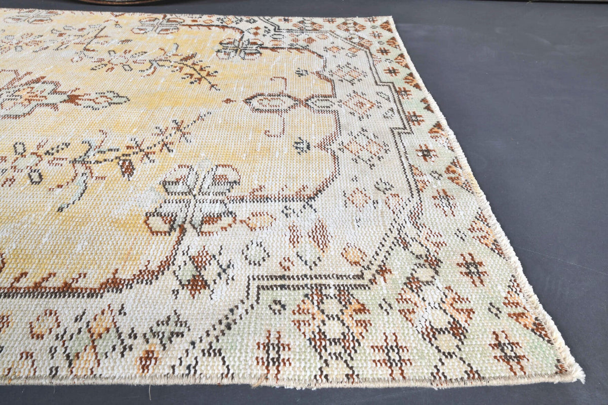 El yapımı vintage halı 94x150 cm çiçek desenli desenli yün - mekan görünümü