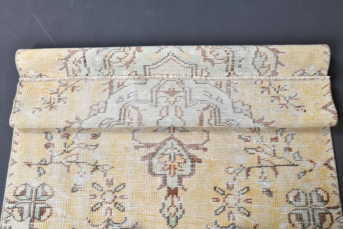 El yapımı vintage halı 94x150 cm çiçek desenli desenli yün - ışık altında renk detayı