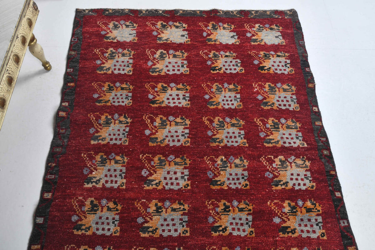 El yapımı vintage halı 91x152 cm i̇kat desenli yün - mekan görünümü