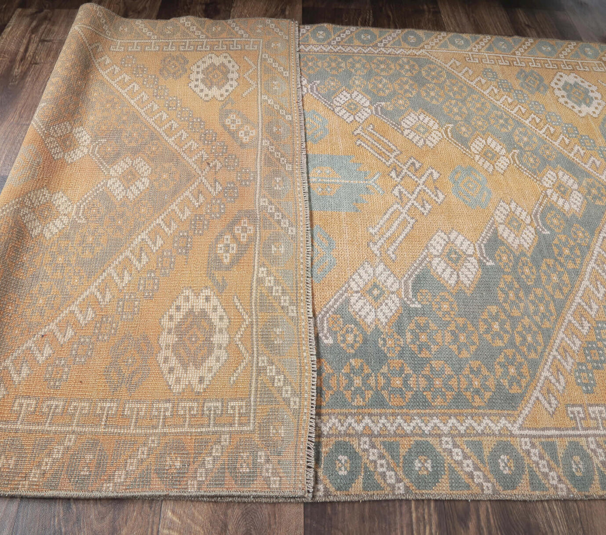 El yapımı vintage halı 91x173 cm oryantal desenli yün - mekan görünümü