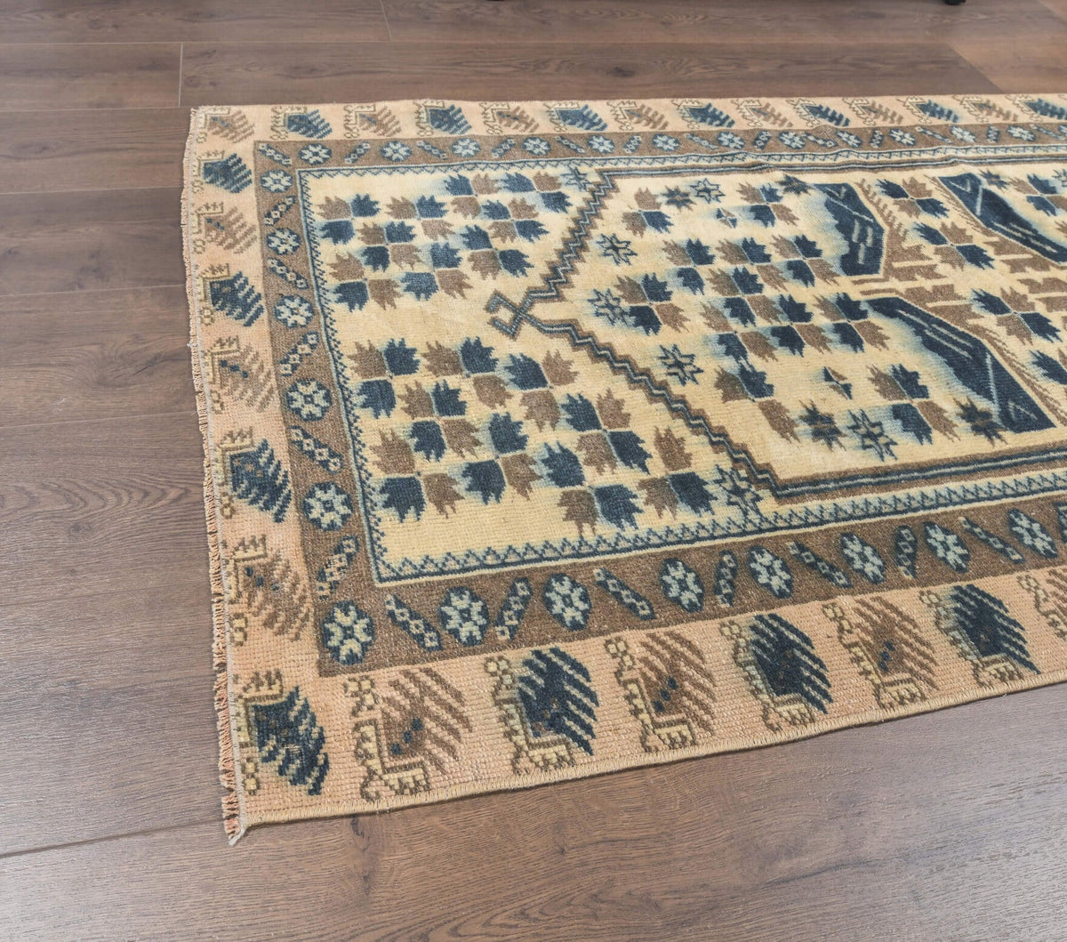 El yapımı vintage halı 94x170 cm bordürlü desenli yün - kenar ve saçak detayı