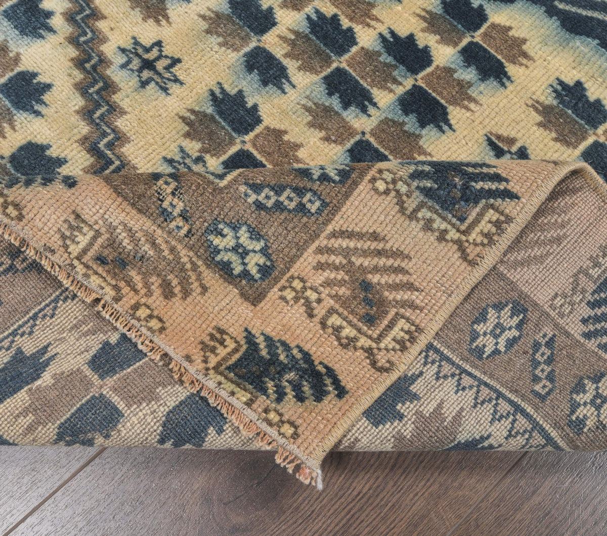 El yapımı vintage halı 94x170 cm bordürlü desenli yün - desen detayı