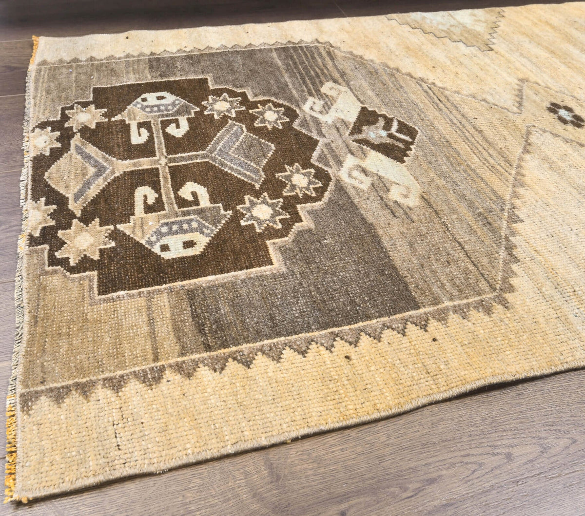 El yapımı vintage yolluk 79x196 cm tribal desenli yün - açık alan görünümü