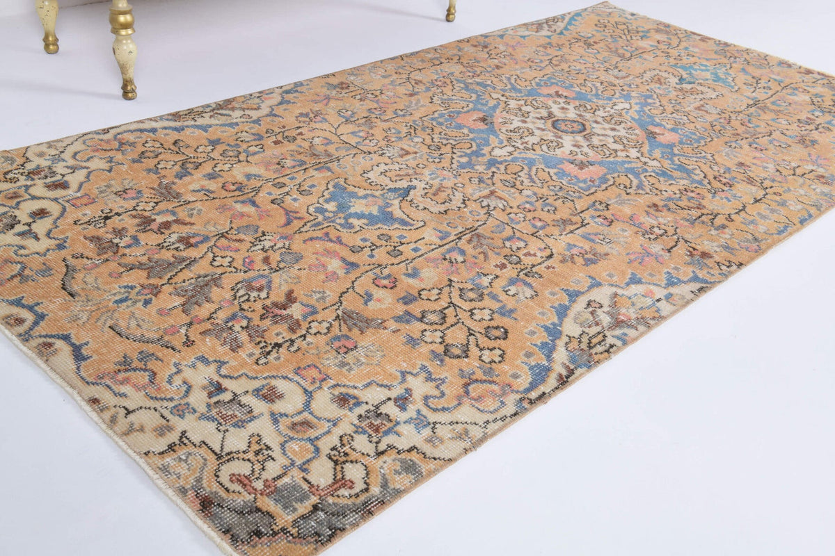 El yapımı vintage halı 104x208 cm çiçek desenli desenli yün - yakın çekim doku detayı