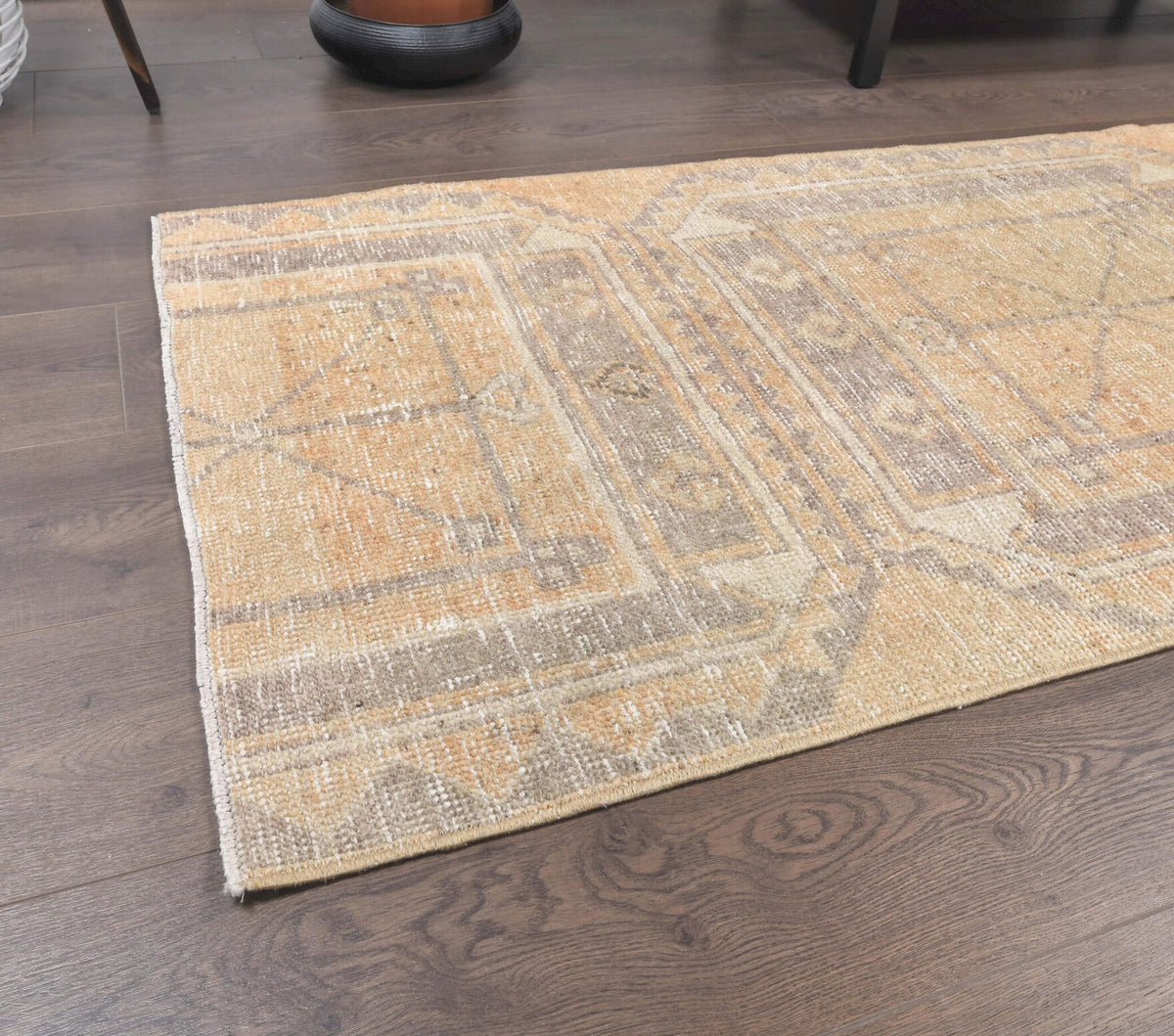 El yapımı vintage yolluk 76x277 cm geometrik desenli yün - yakın çekim doku detayı