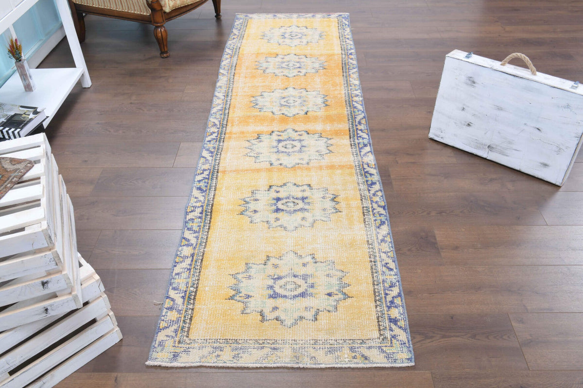 El yapımı vintage yolluk 79x272 cm oryantal desenli yün - ışık altında renk detayı