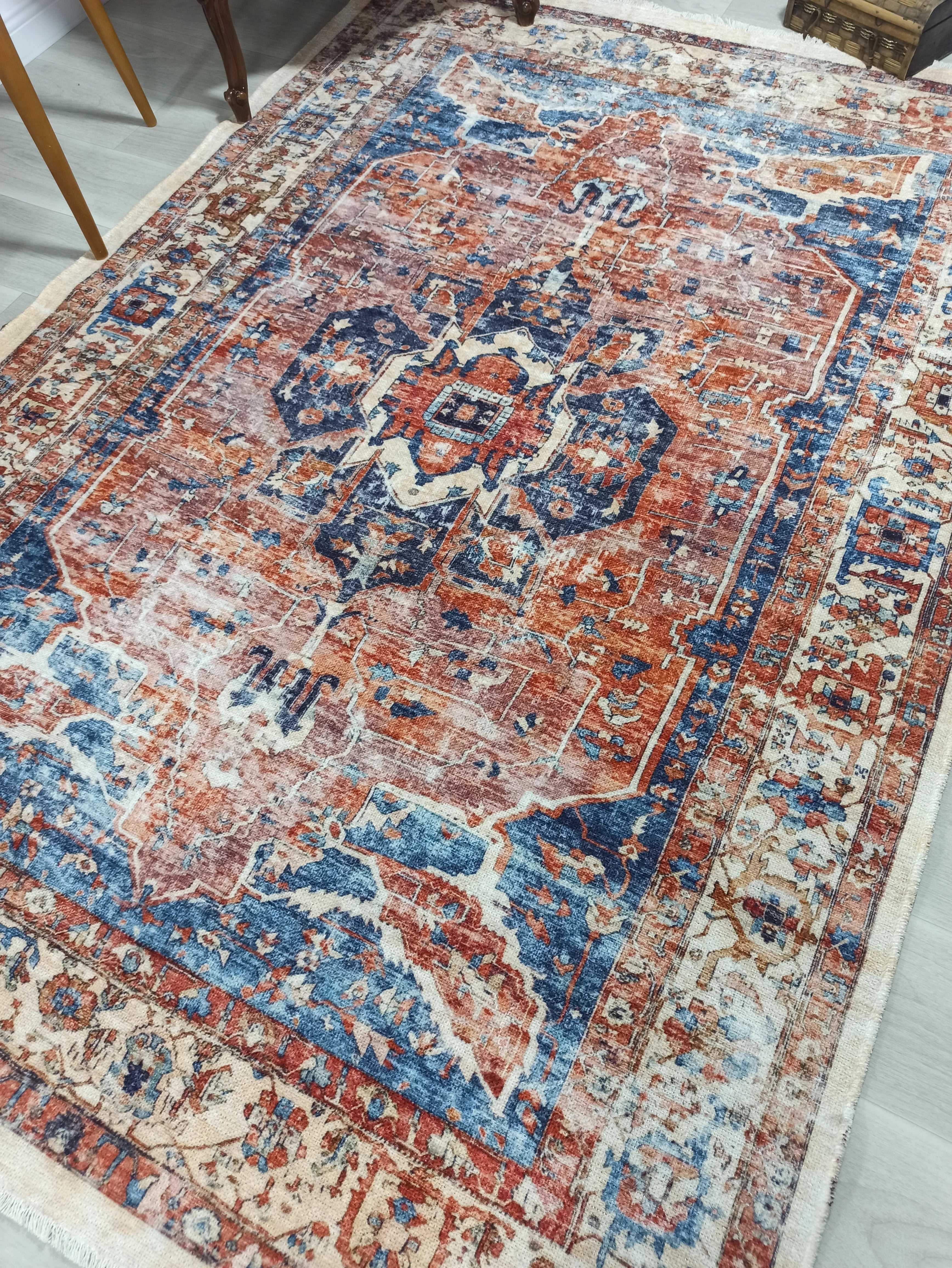Pas Kırmızısı ve Lacivert Medalyonlu Vintage Halı - OUTLET - 4305KROU