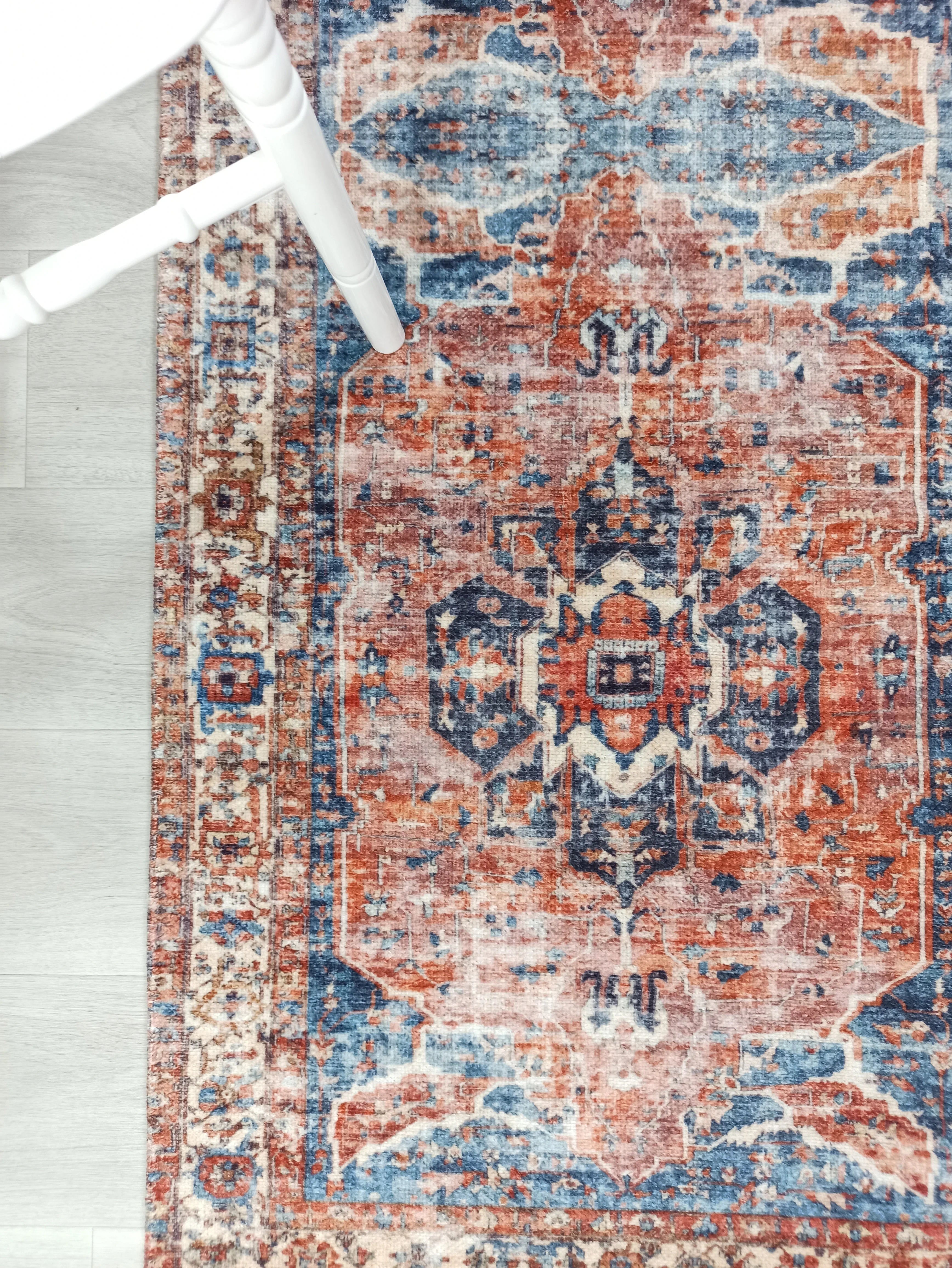 Pas Kırmızısı ve Lacivert Medalyonlu Vintage Halı - OUTLET - 4305KROU