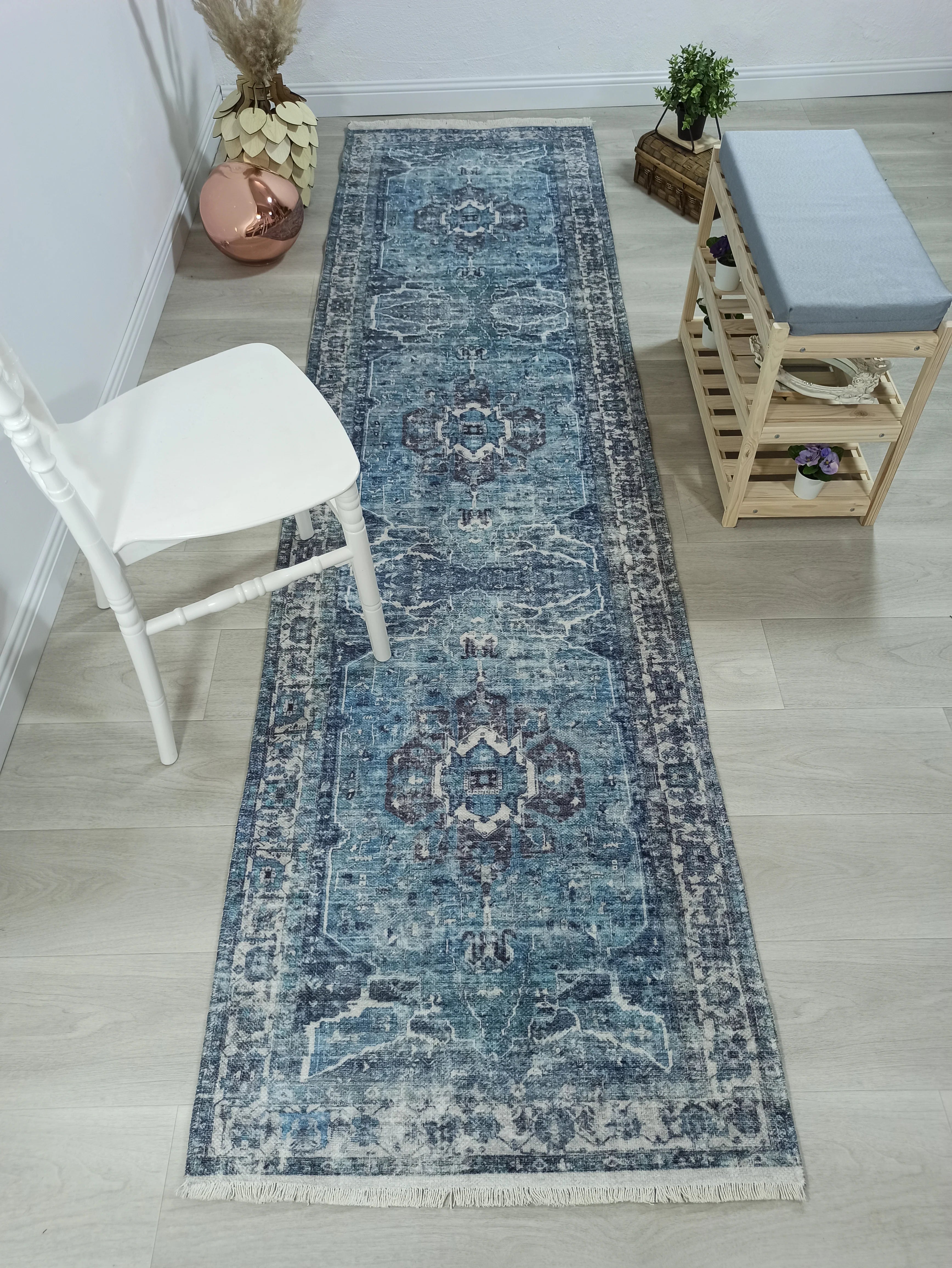 Lacivert ve Buz Mavisi Eskitme Medalyonlu Vintage Halı - OUTLET - 4305MOU