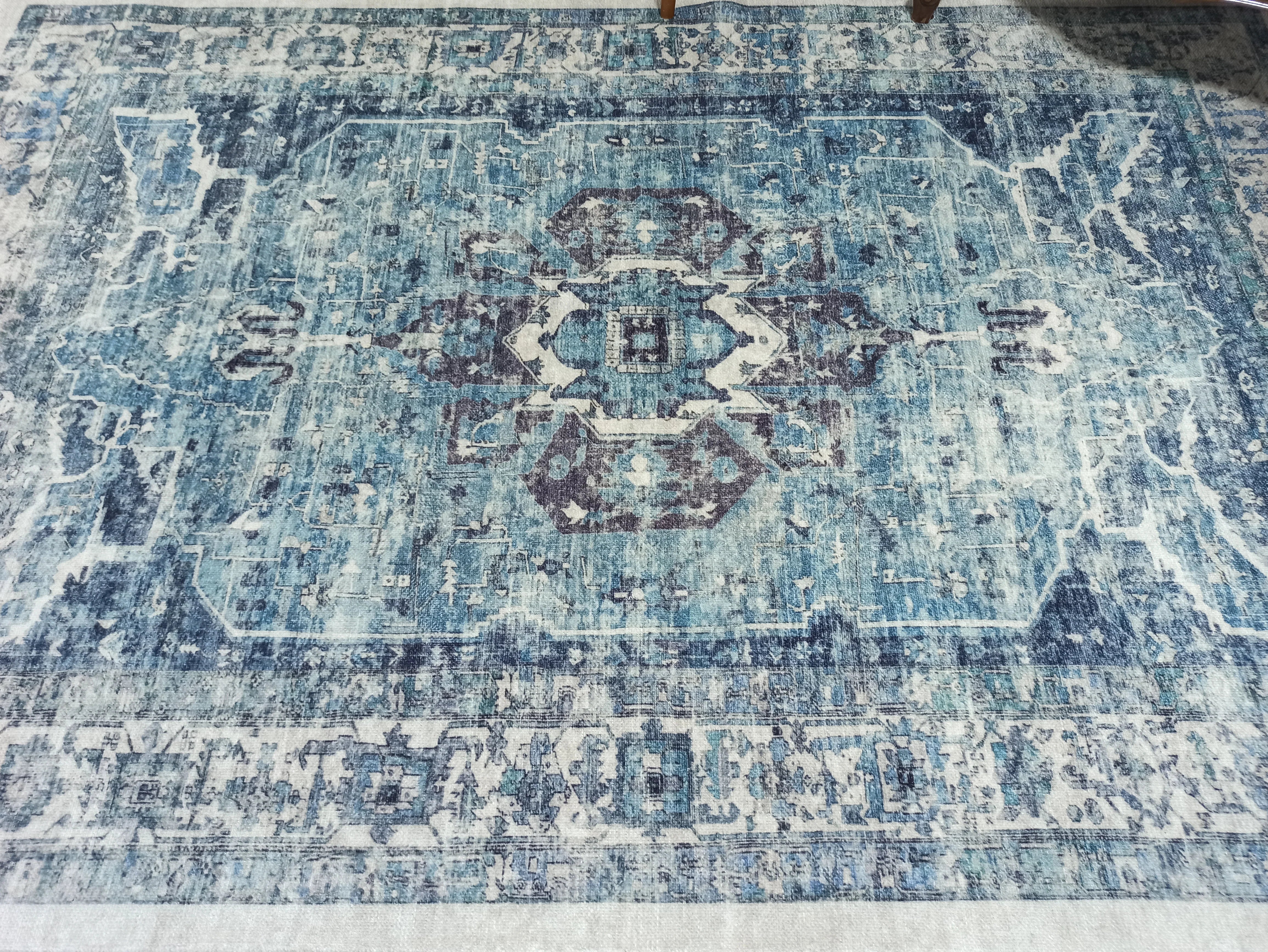 Lacivert ve Buz Mavisi Eskitme Medalyonlu Vintage Halı - OUTLET - 4305MOU