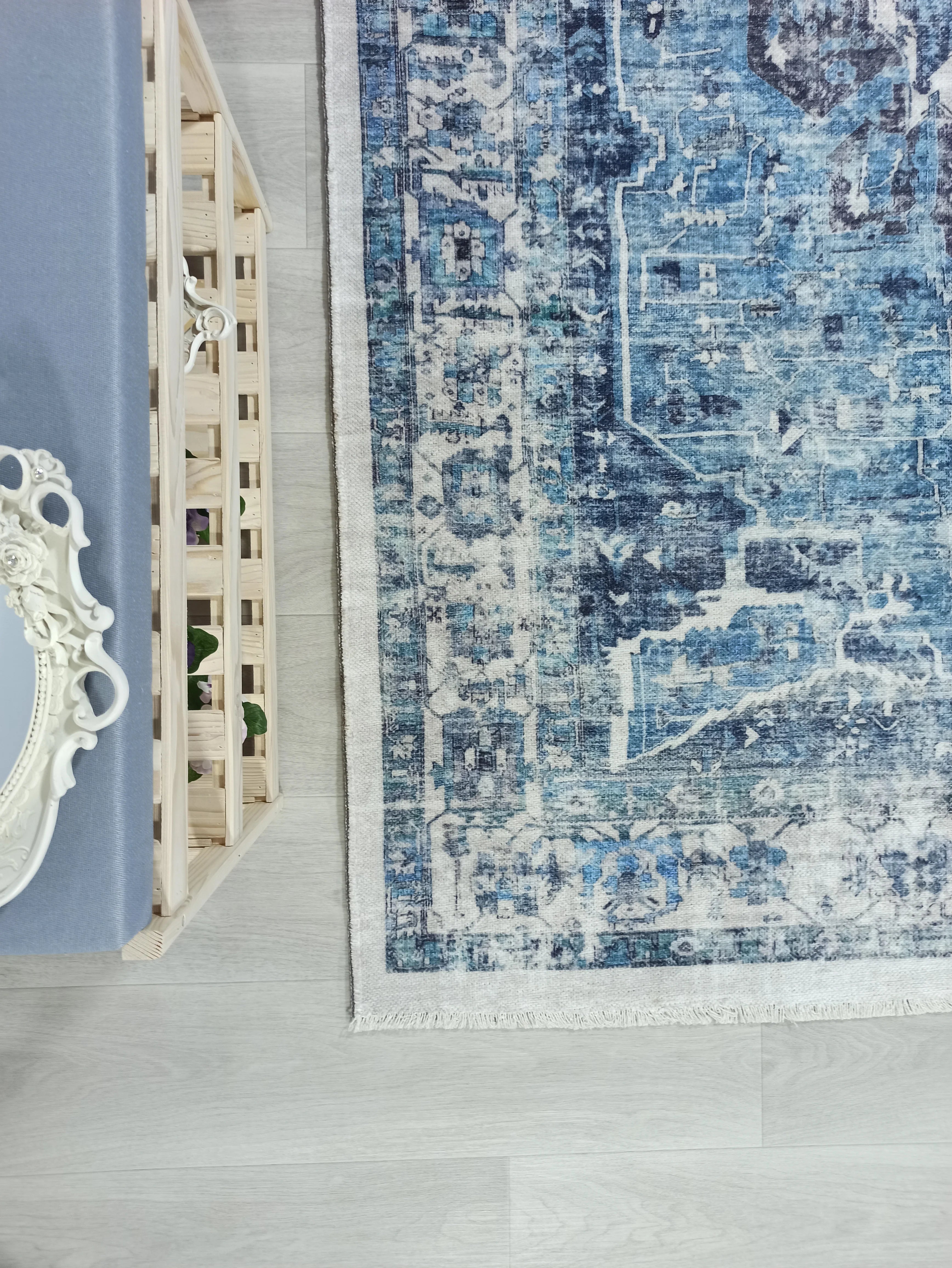 Lacivert ve Buz Mavisi Eskitme Medalyonlu Vintage Halı - OUTLET - 4305MOU