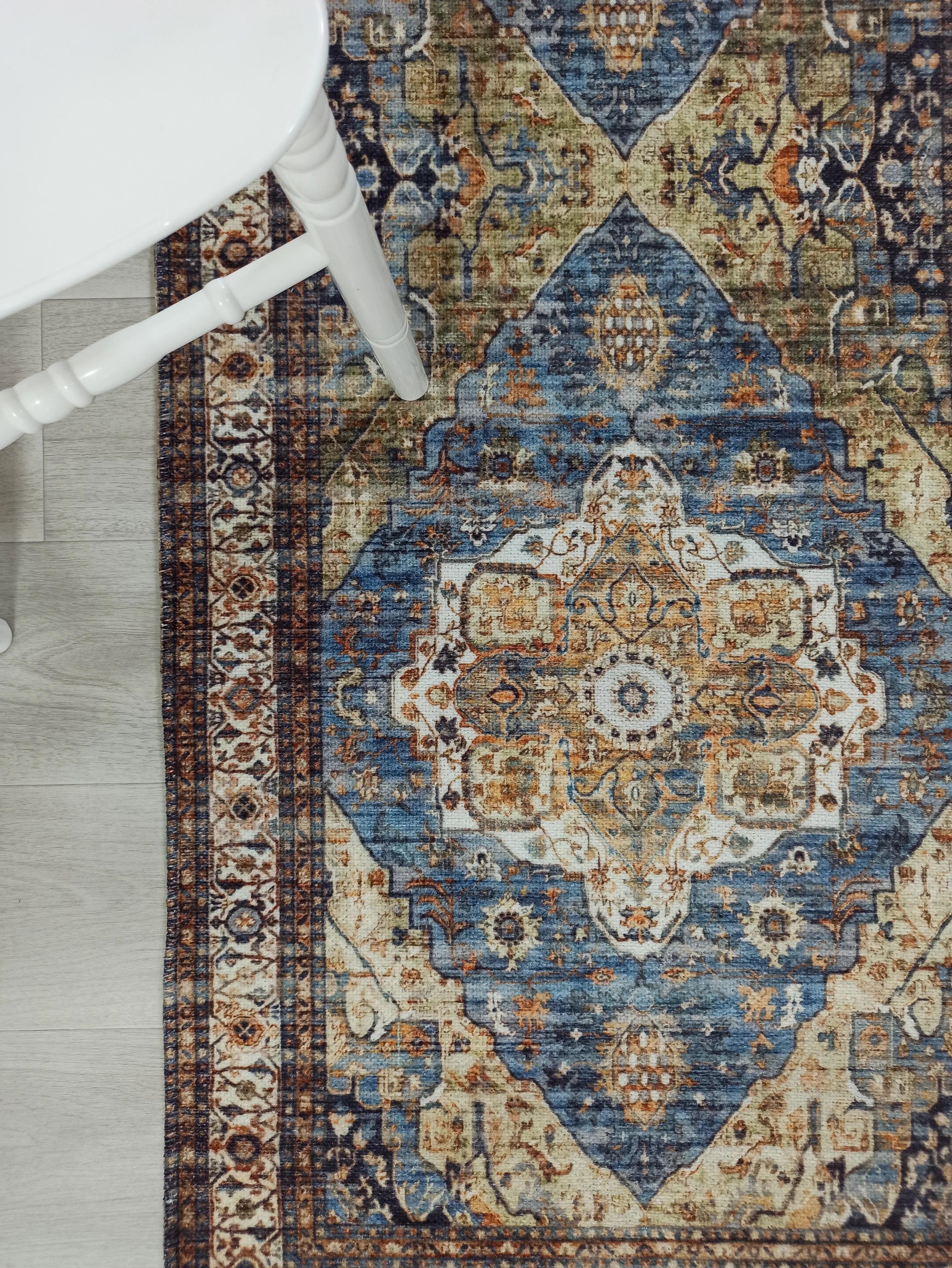 Lacivert ve Hardal Sarısı Medalyonlu Geleneksel Halı - OUTLET - 4320OU