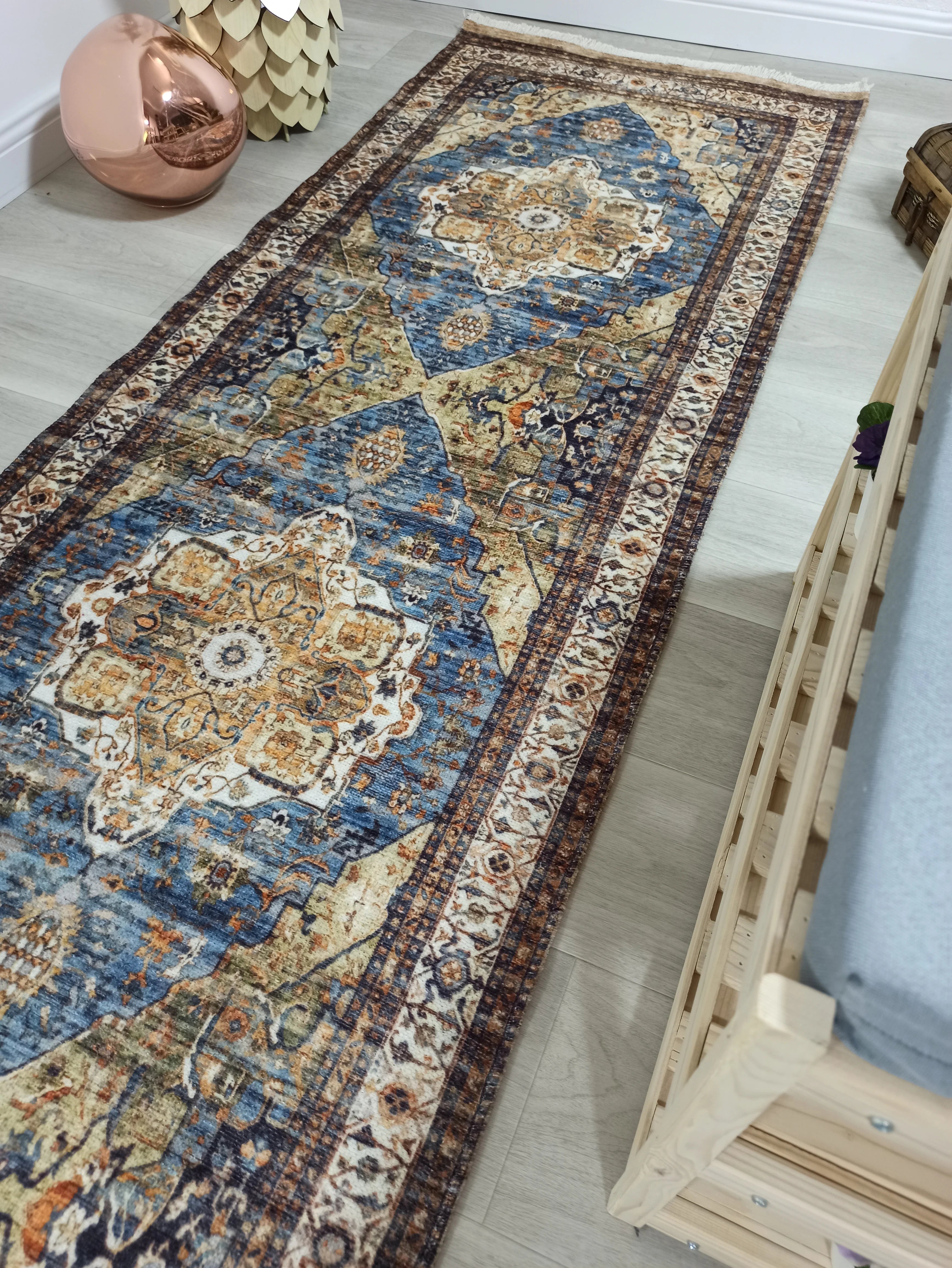 Lacivert ve Hardal Sarısı Medalyonlu Geleneksel Halı - OUTLET - 4320OU