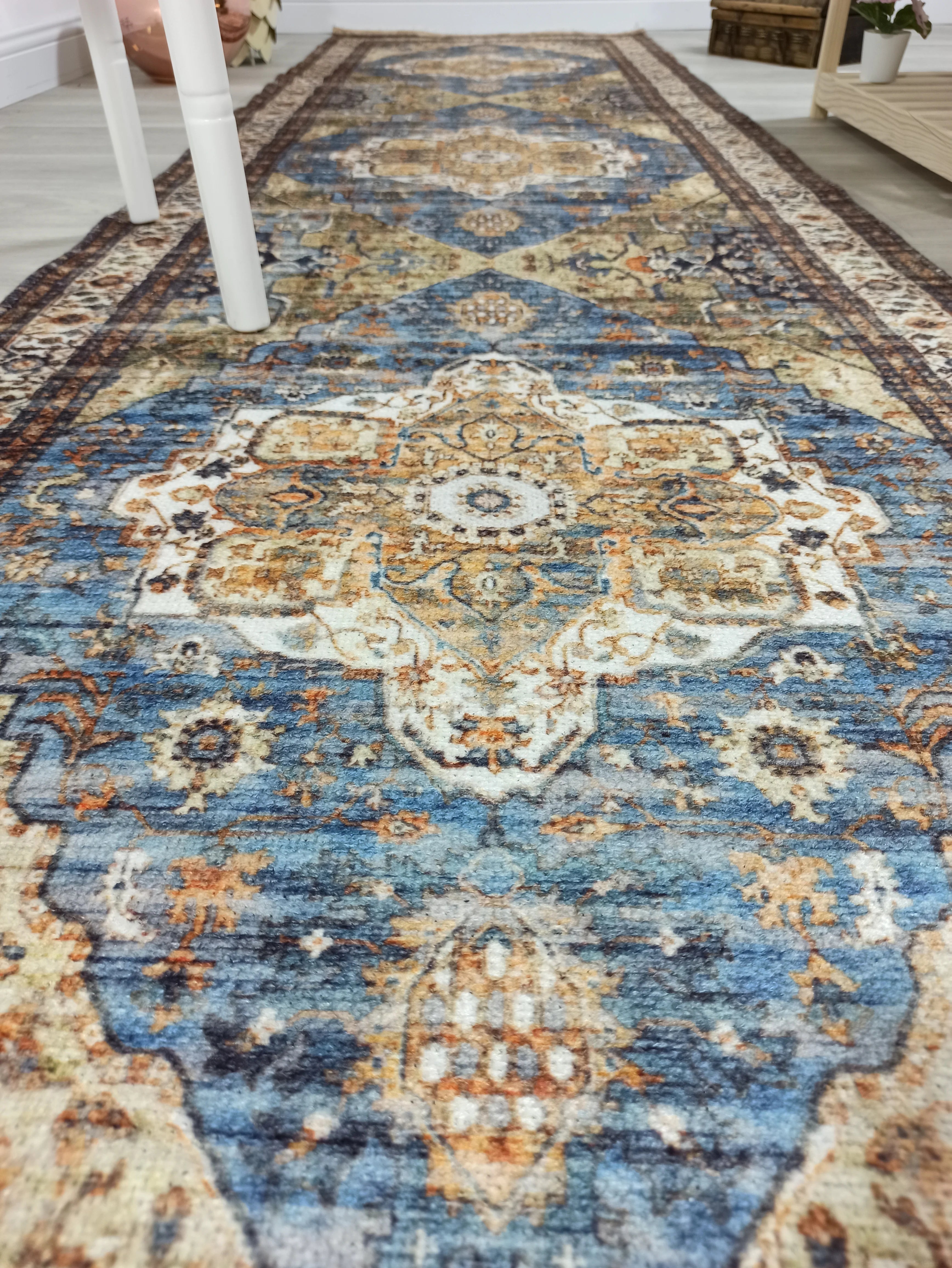 Lacivert ve Hardal Sarısı Medalyonlu Geleneksel Halı - OUTLET - 4320OU