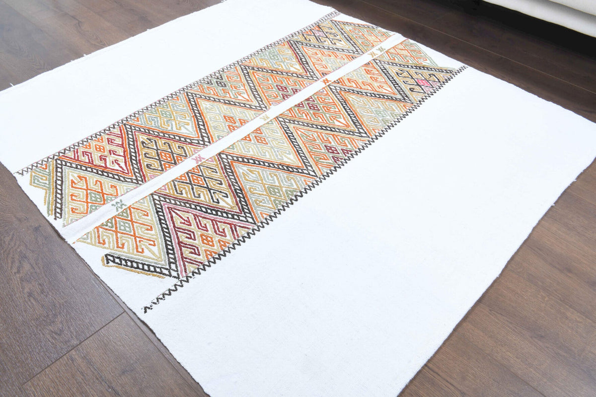 El yapımı vintage halı 119x132 cm kilim desenli yün - yakın çekim doku detayı