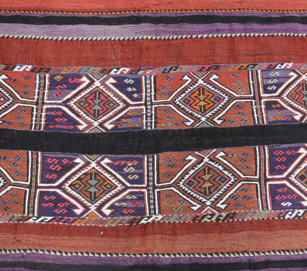 El yapımı vintage halı 112x150 cm kilim desenli yün - mekan görünümü