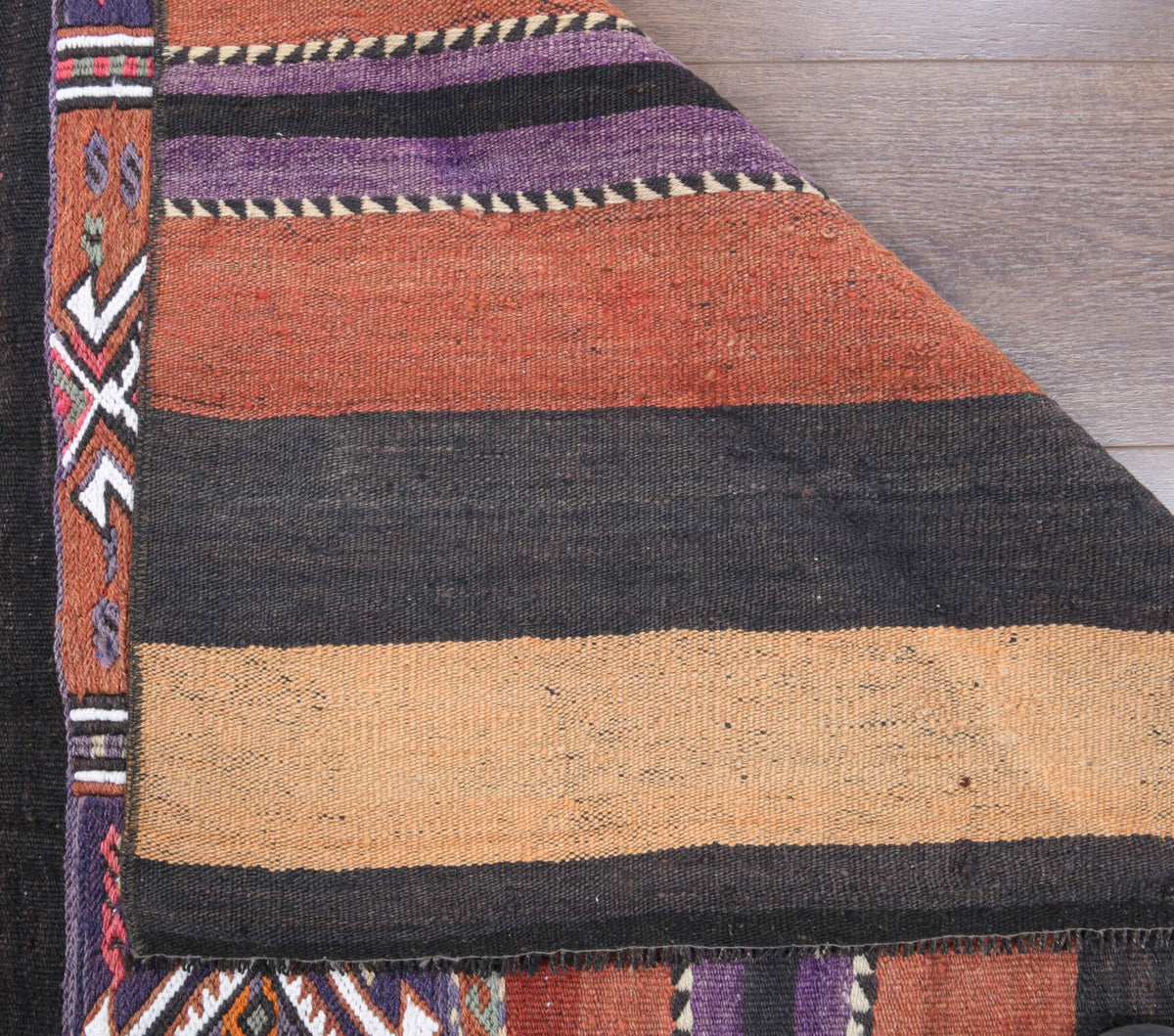 El yapımı vintage halı 112x150 cm kilim desenli yün - üstten görünüm