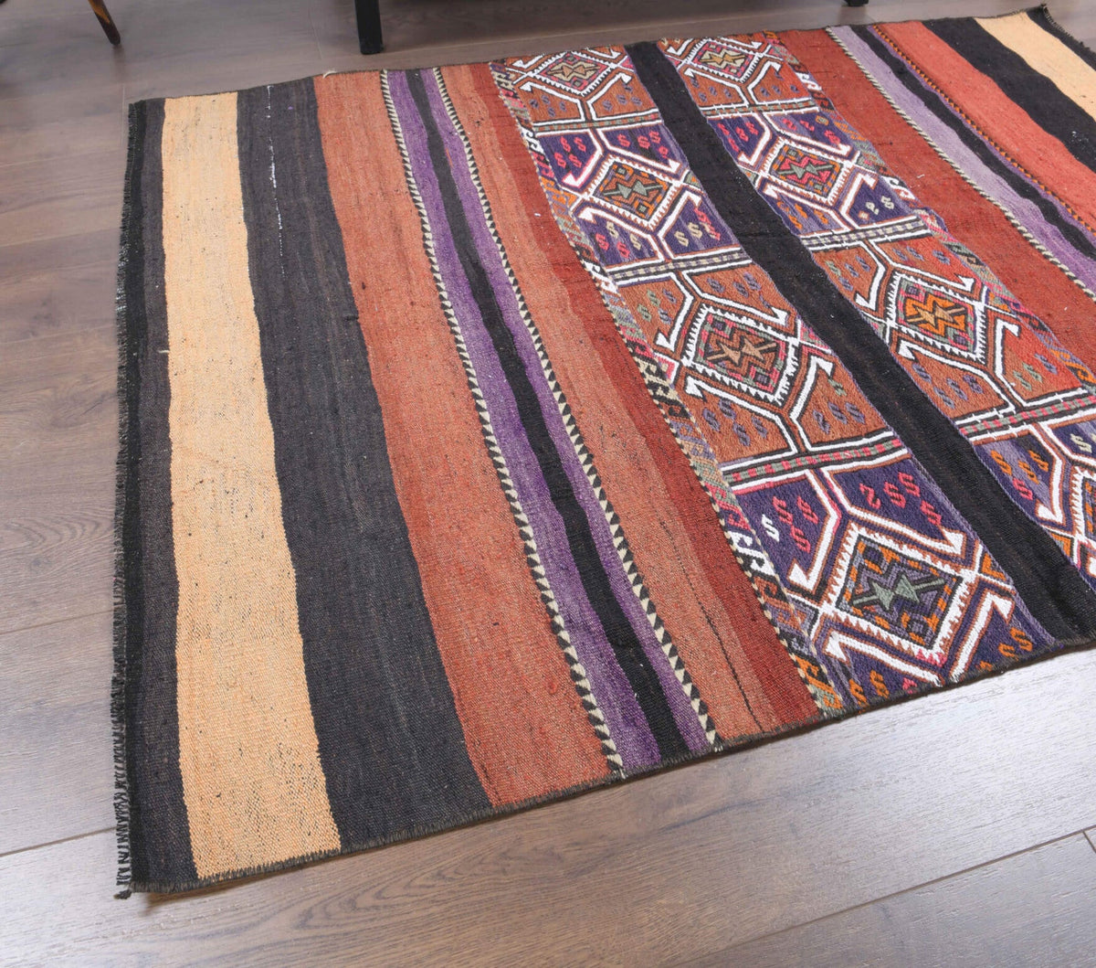 El yapımı vintage halı 112x150 cm kilim desenli yün - açık alan görünümü