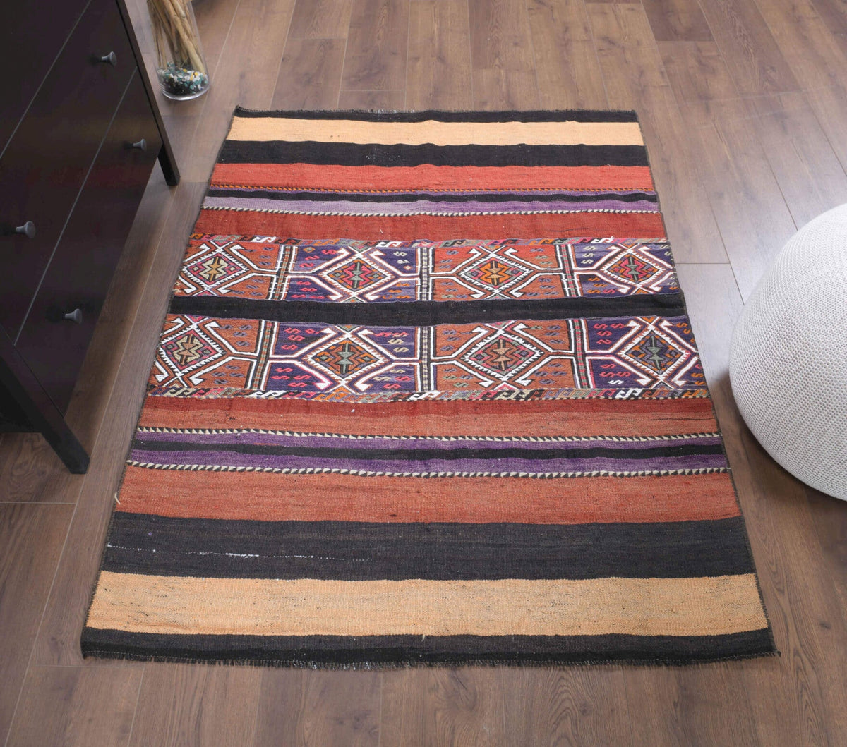 El yapımı vintage halı 112x150 cm kilim desenli yün - yakın çekim doku detayı